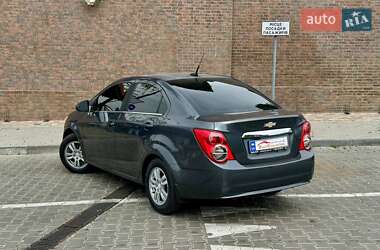 Седан Chevrolet Sonic 2012 в 