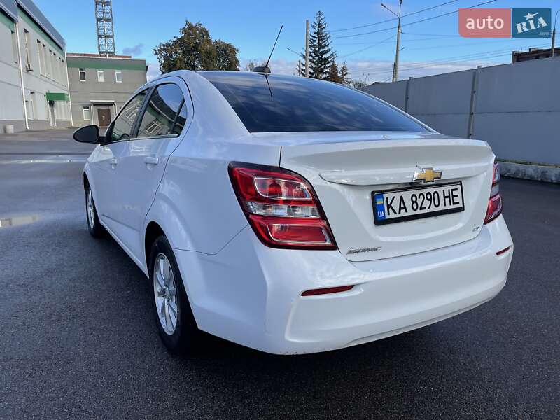 Седан Chevrolet Sonic 2017 в Киеве