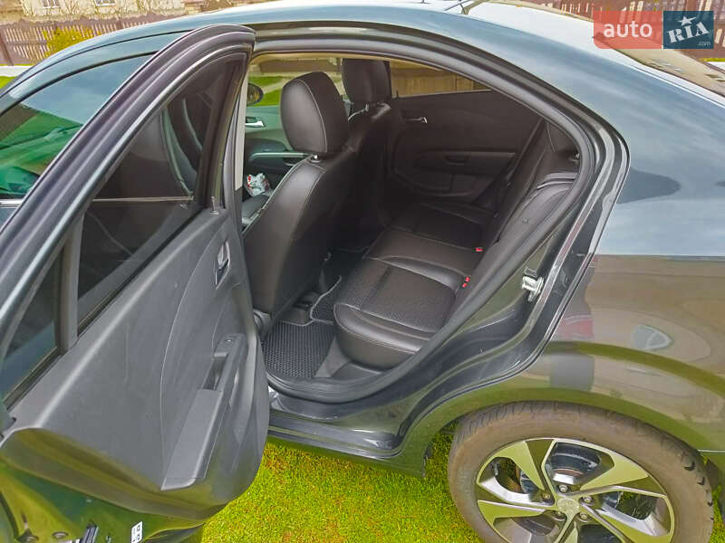 Седан Chevrolet Sonic 2016 в Івано-Франківську
