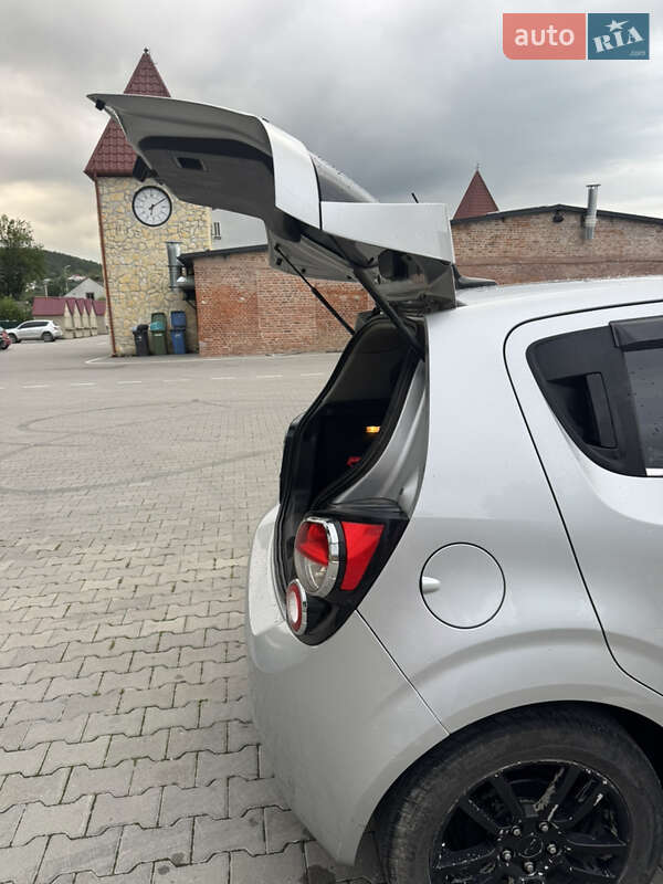 Хэтчбек Chevrolet Sonic 2011 в Тернополе