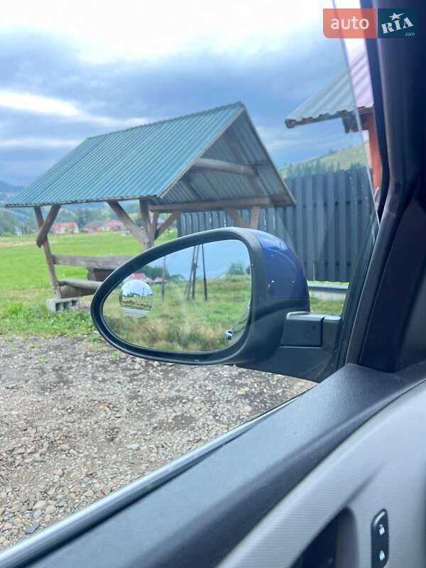 Седан Chevrolet Sonic 2014 в Воловце