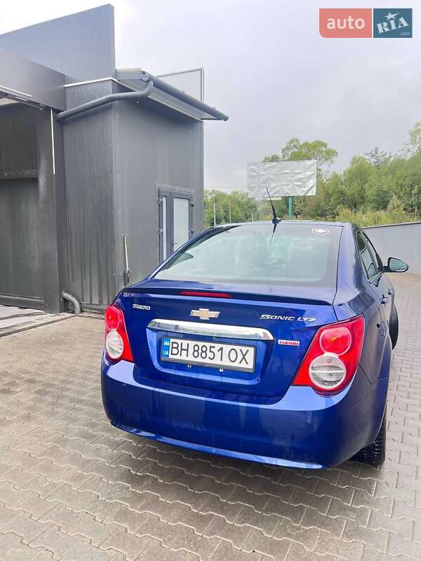 Седан Chevrolet Sonic 2014 в Воловце