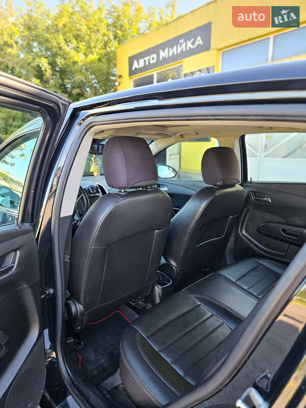 Хэтчбек Chevrolet Sonic 2013 в Львове