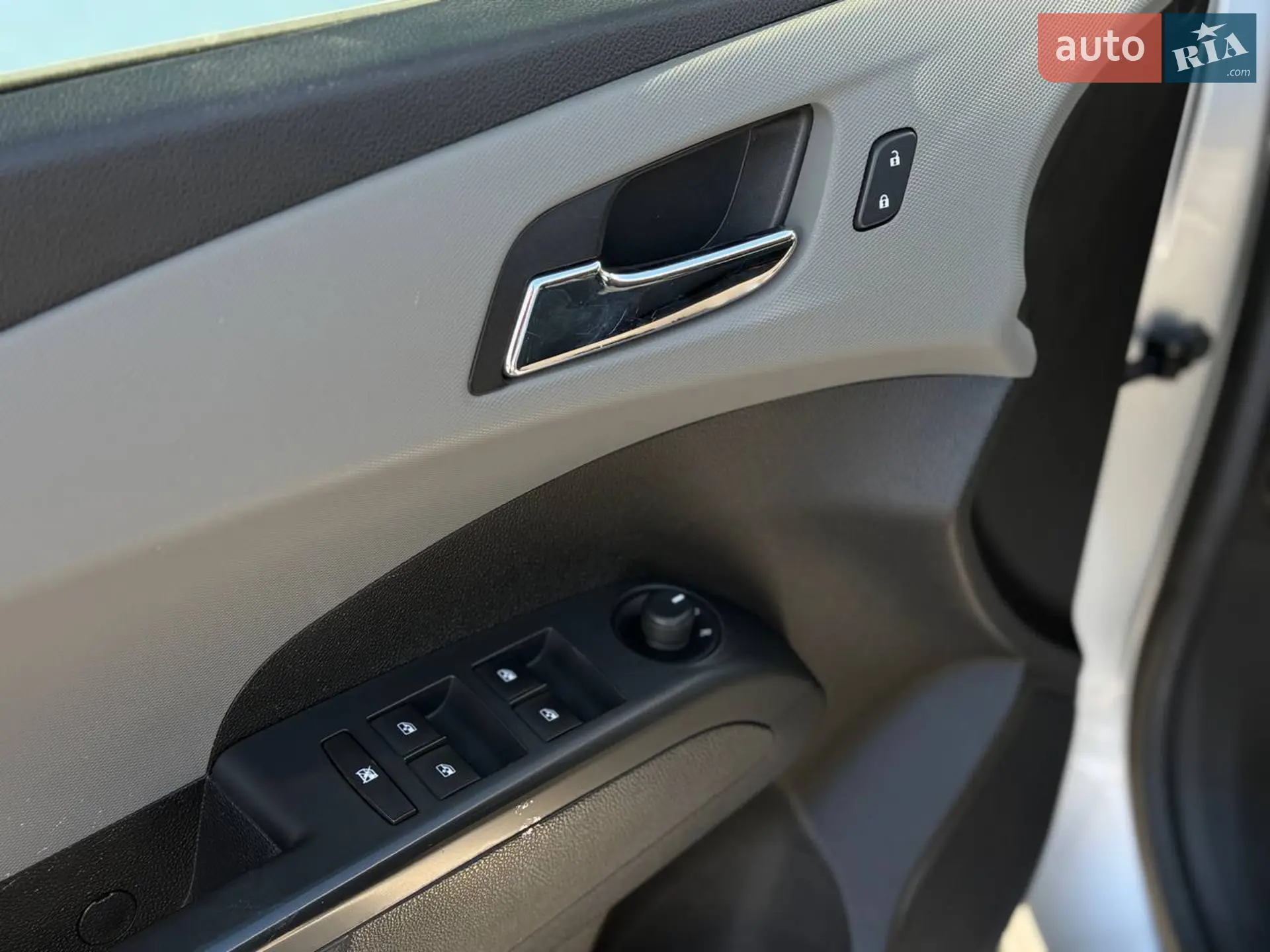 2014 Chevrolet Sonic - мініатюра 8