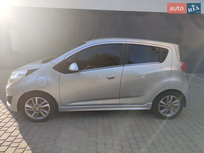 Хетчбек Chevrolet Spark EV 2016 в Львові