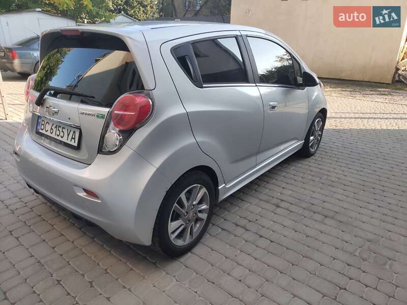 Хетчбек Chevrolet Spark EV 2016 в Львові