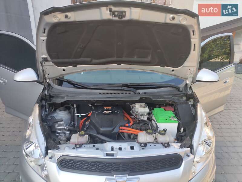 Хетчбек Chevrolet Spark EV 2016 в Львові