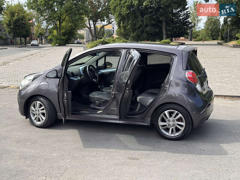 Хетчбек Chevrolet Spark EV 2014 в Тернополі фото 2 Хетчбек Chevrolet Spark EV 2014 в Тернополі