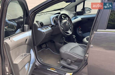 Хетчбек Chevrolet Spark EV 2014 в 