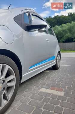 Хэтчбек Chevrolet Spark EV 2015 в 