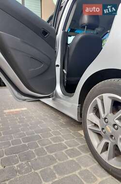 Хэтчбек Chevrolet Spark EV 2015 в 