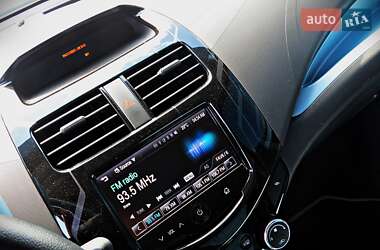 Хэтчбек Chevrolet Spark EV 2013 в 