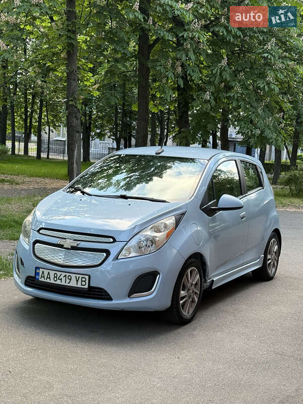 Хетчбек Chevrolet Spark EV 2013 в 