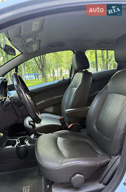Хетчбек Chevrolet Spark EV 2013 в 