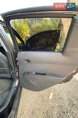 Хетчбек Chevrolet Spark EV 2013 в 