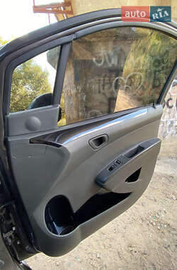 Хетчбек Chevrolet Spark EV 2013 в 