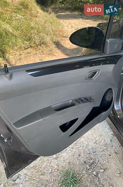 Хетчбек Chevrolet Spark EV 2013 в 