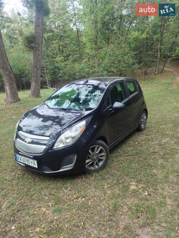 Хэтчбек Chevrolet Spark EV 2015 в 
