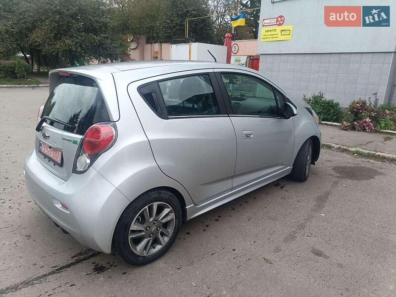 Хетчбек Chevrolet Spark EV 2016 в Рівному