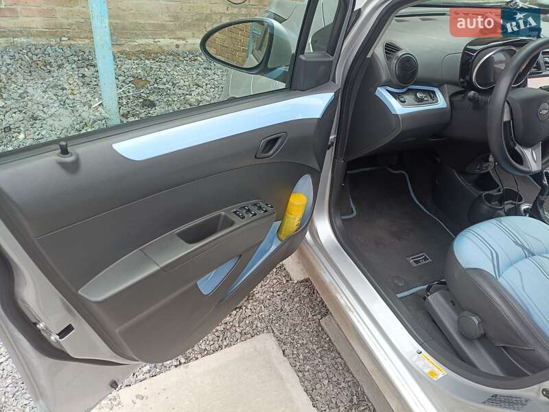 Хетчбек Chevrolet Spark EV 2016 в Рівному