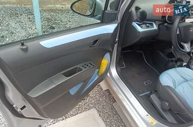 Хэтчбек Chevrolet Spark EV 2016 в 