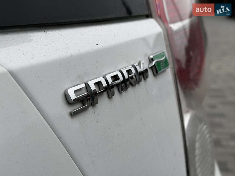 Хетчбек Chevrolet Spark EV 2013 в Кропивницькому