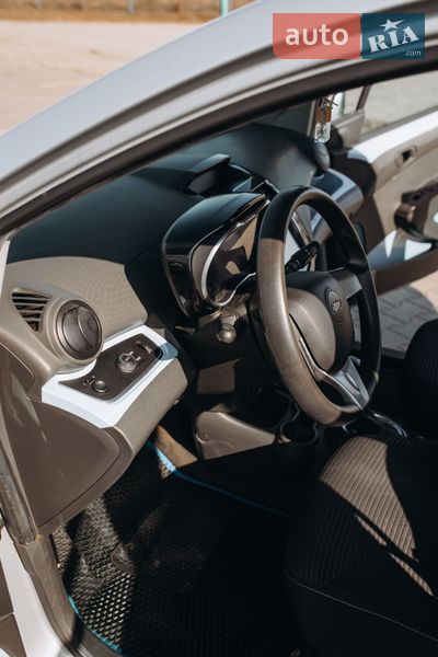 Хэтчбек Chevrolet Spark EV 2016 в Одессе