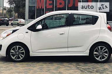 Хэтчбек Chevrolet Spark 2015 в 