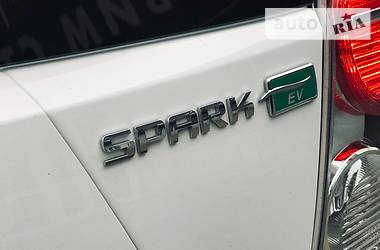 Хэтчбек Chevrolet Spark 2015 в 