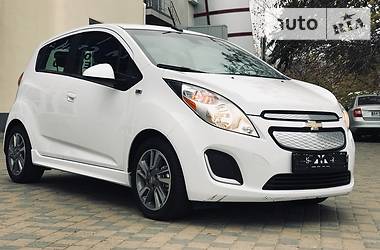 Хэтчбек Chevrolet Spark 2015 в 