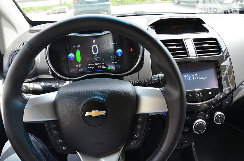Хетчбек Chevrolet Spark 2015 в Харкові