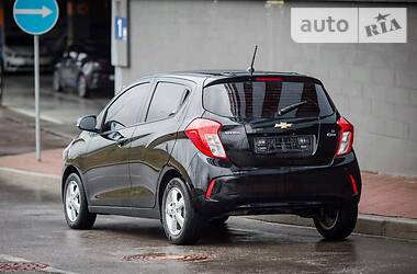 Хэтчбек Chevrolet Spark 2017 в 