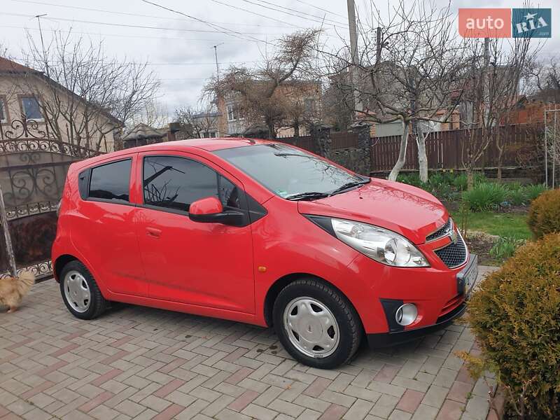 Хэтчбек Chevrolet Spark 2011 в 