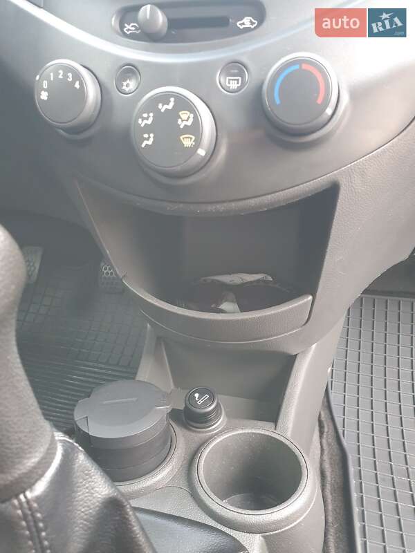 Хэтчбек Chevrolet Spark 2011 в Луцке
