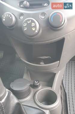 Хэтчбек Chevrolet Spark 2011 в 