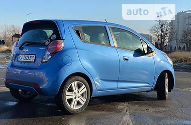 Хетчбек Chevrolet Spark 2012 в Києві