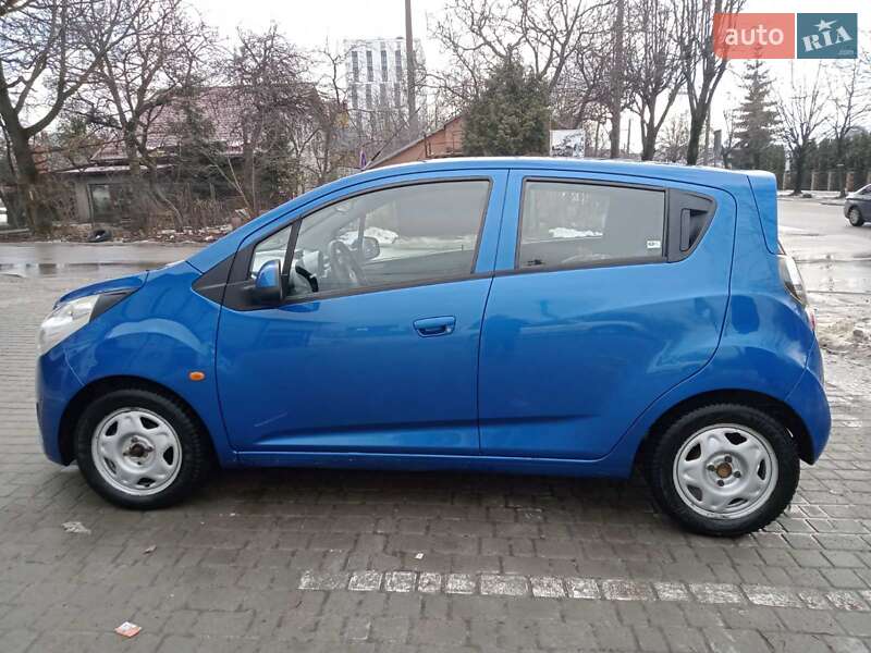 Хэтчбек Chevrolet Spark 2011 в Львове
