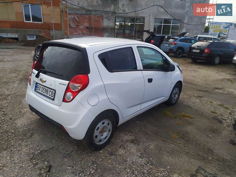 Хэтчбек Chevrolet Spark 2014 в Хмельницком