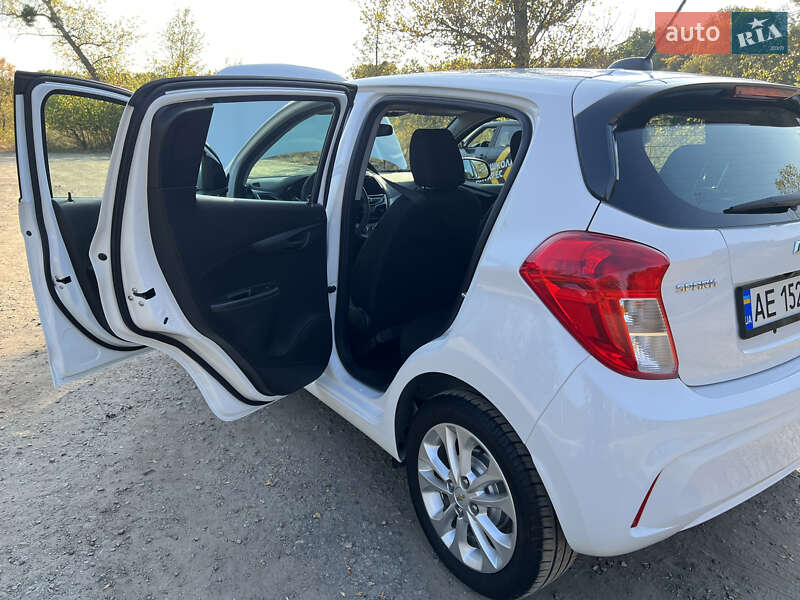 Хетчбек Chevrolet Spark 2018 в Дніпрі