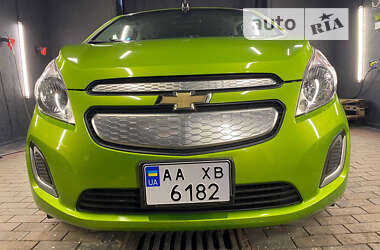 Хетчбек Chevrolet Spark 2015 в Львові