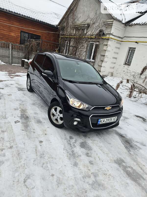 Хэтчбек Chevrolet Spark 2017 в 