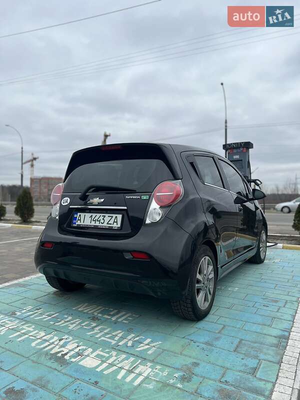 Хетчбек Chevrolet Spark 2014 в Ірпені