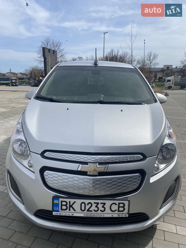Хэтчбек Chevrolet Spark 2016 в Ровно