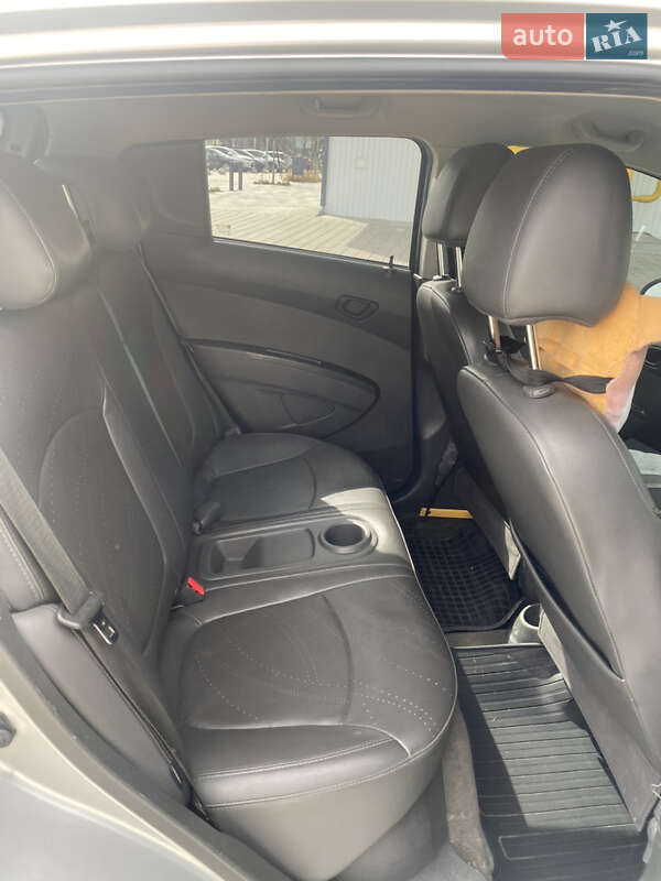 Хэтчбек Chevrolet Spark 2016 в Ровно