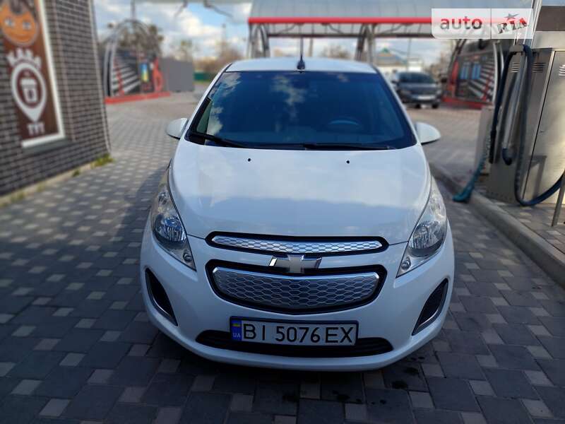 Хетчбек Chevrolet Spark 2013 в Полтаві