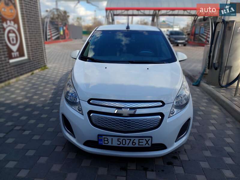 Хэтчбек Chevrolet Spark 2013 в Полтаве