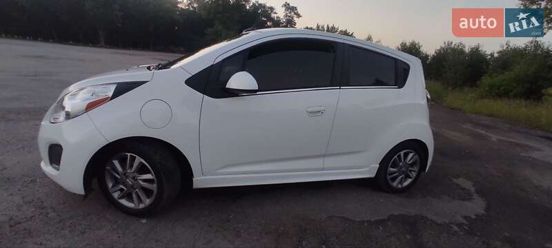 Хэтчбек Chevrolet Spark 2014 в Днепре