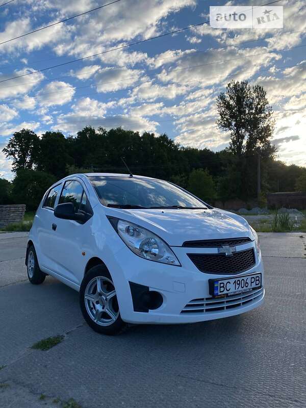 Хэтчбек Chevrolet Spark 2010 в Львове