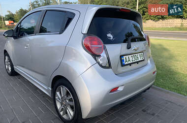 Хэтчбек Chevrolet Spark 2014 в 