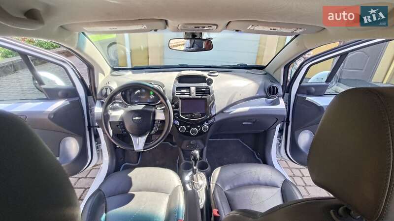 Хэтчбек Chevrolet Spark 2015 в Ровно